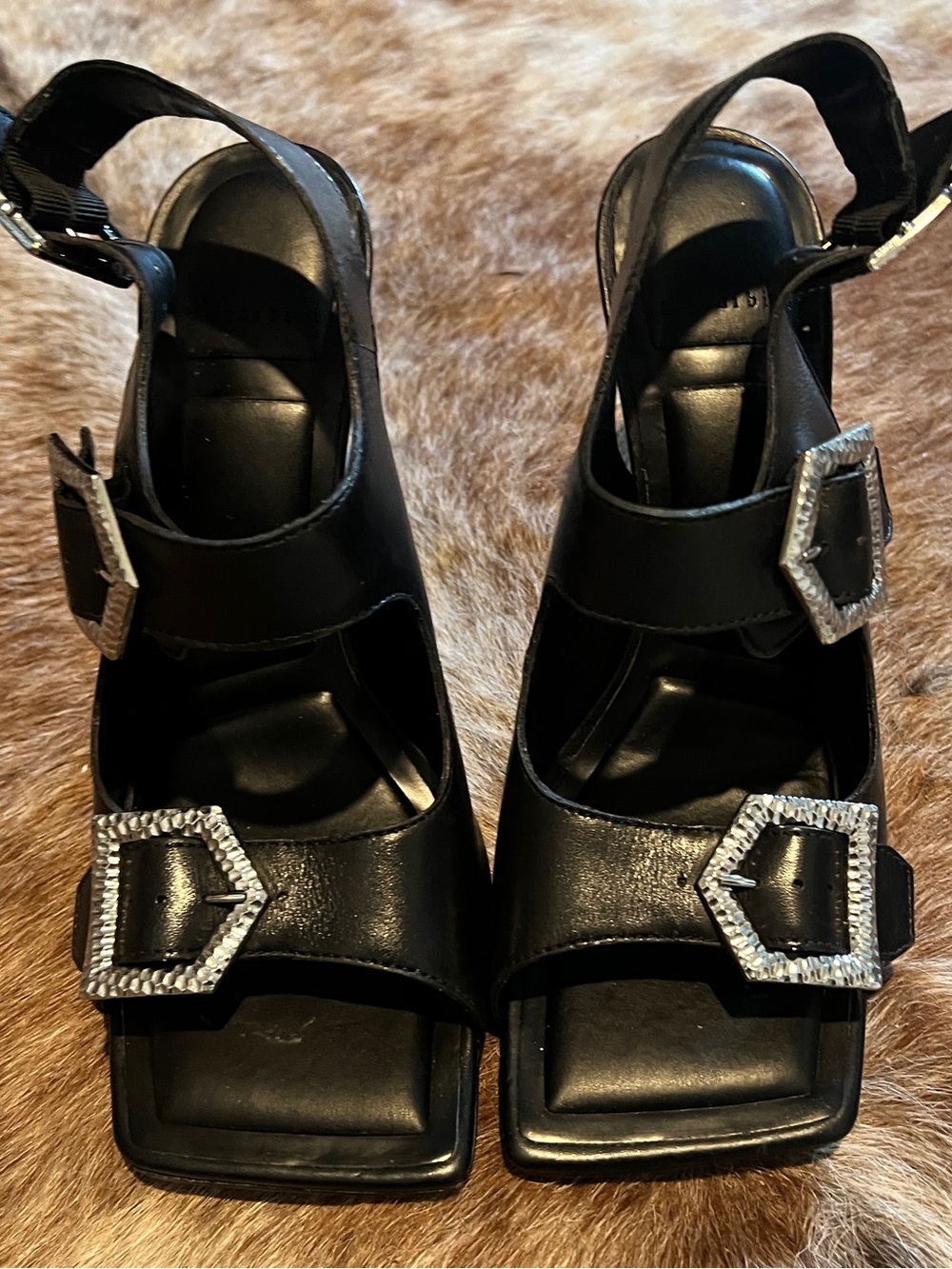 Gianni Bini Black Women's Buckle Sandals